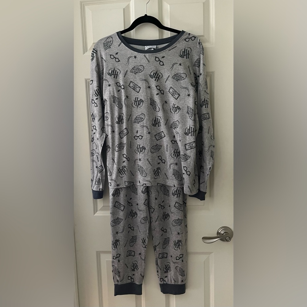Wizarding World Harry Potter Women's 2-Piece Cozy Pajama Set, Gray size L